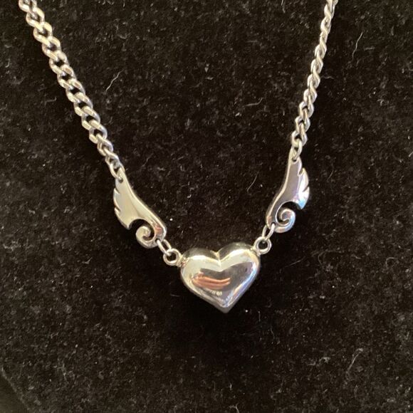 Silvertone Curb Link Puffed Heart Necklace w/Adjustable link - Picture 5 of 6